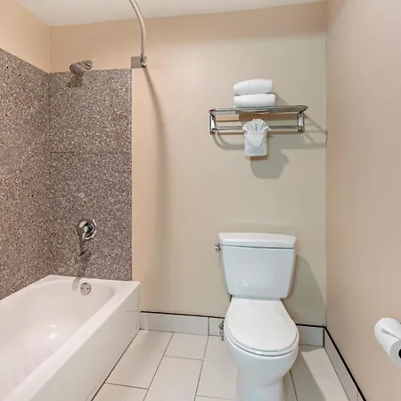 Quality Inn & Suites Anaheim Maingate Room photo